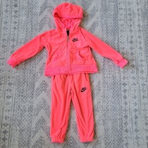 Nike baby/toddler girl 2T tracksuit outfit set